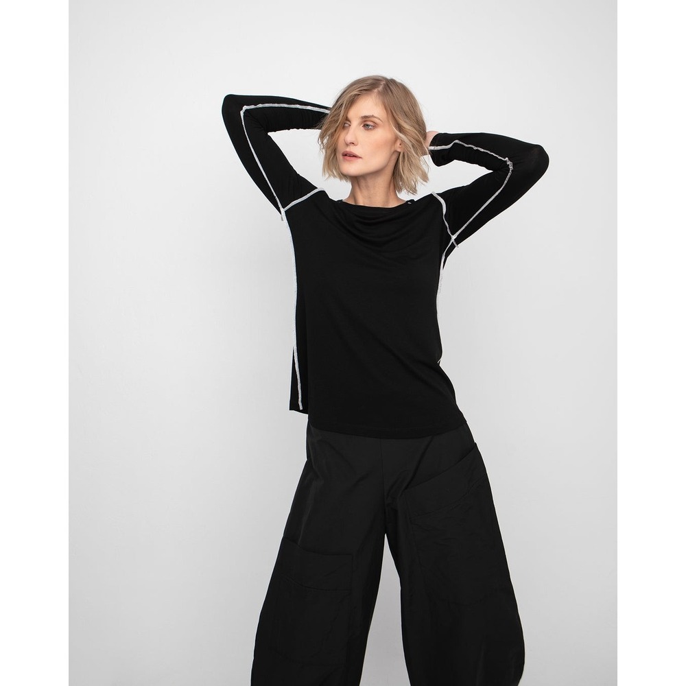 Ozai N KU Exposed Seam Top Black Medium Minimalist Lagenlook